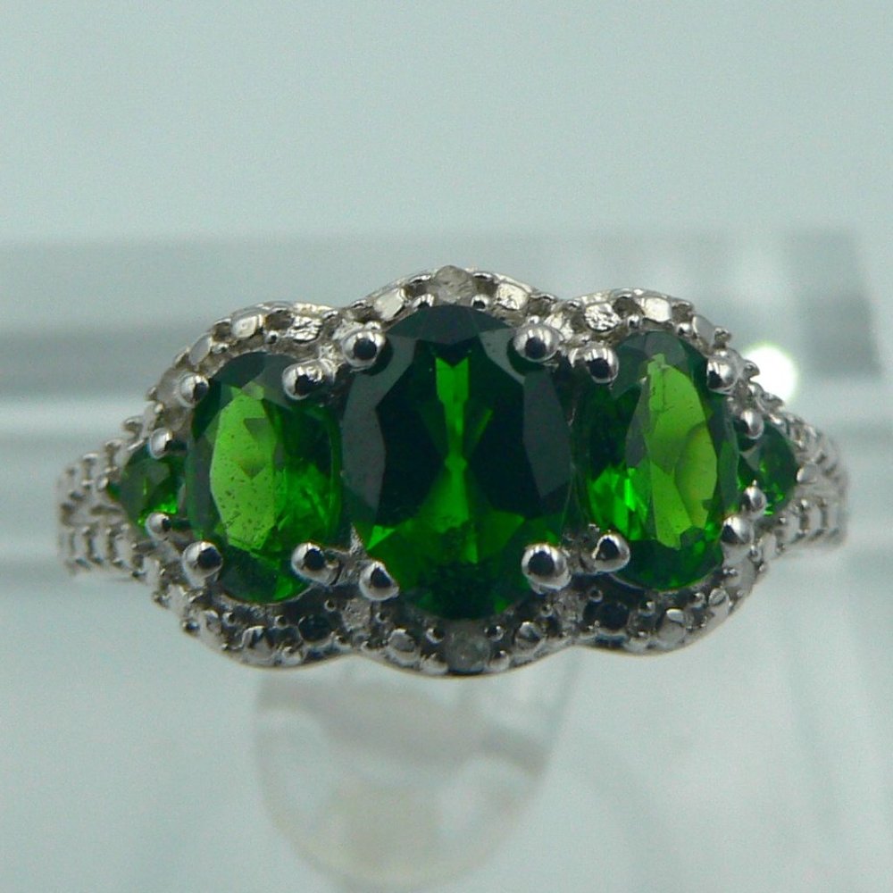 Size 6 Genuine Chrome Diopside & Diamond Ring NWOT